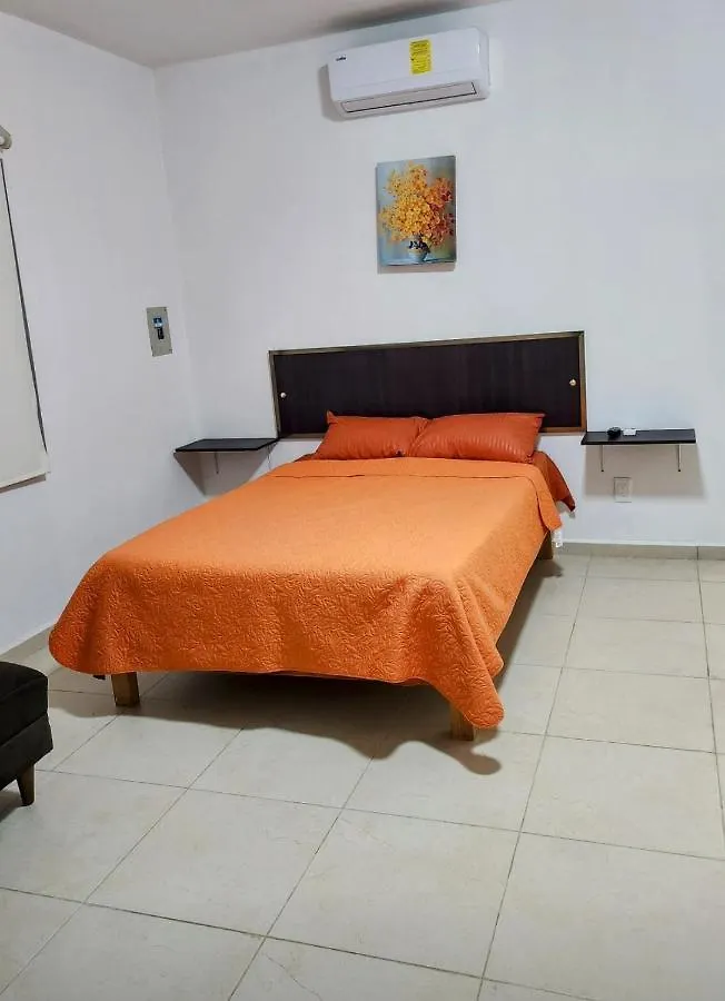 Estudios Navarro Cancún Inn